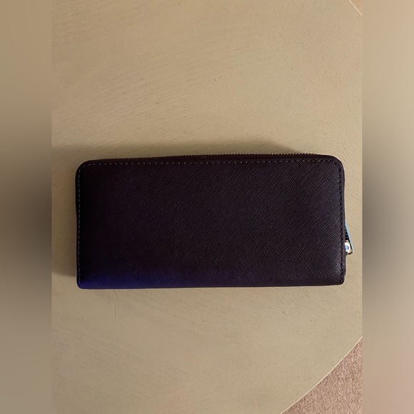 Michael Kors large purple continental wallet - Picture 3 of 3